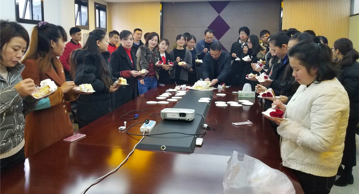 PP电子模拟器控股祝全天下女王节日快乐！