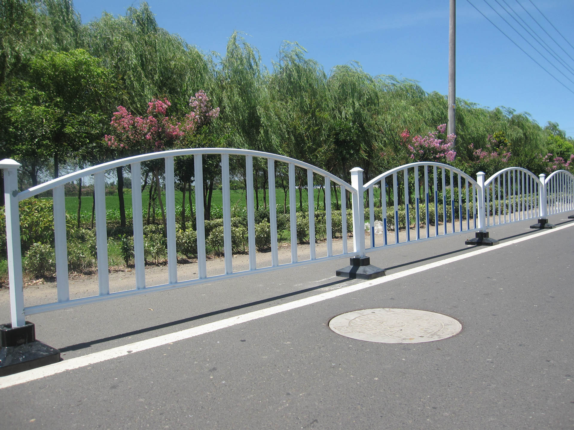 宁波道路护栏多少钱一米？